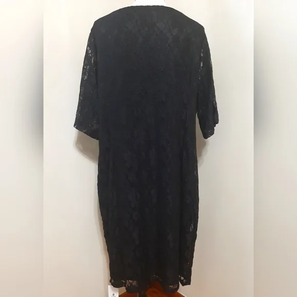 *FINAL SALE* NWT Black All- Over Lace Plus Size Midi Dress - Picture 6 of 6